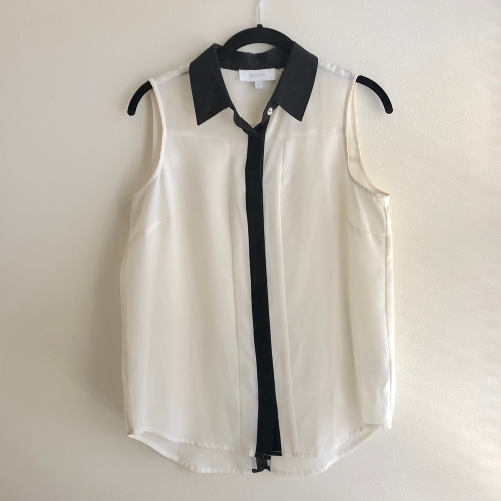 Jaye.e. sleeveless button up top